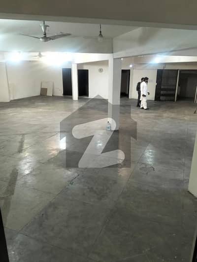 ایمپریس روڈ لاہور میں 1 کنال گودام 1.5 لاکھ میں کرایہ پر دستیاب ہے۔