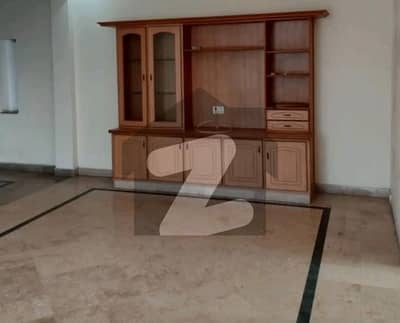 10 Marla House Available In Allama Iqbal Town - Karim Block For rent
