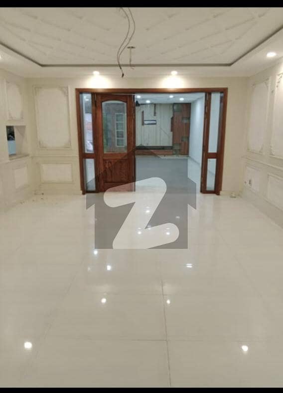 12 Marla Beautiful House 12 Marla Beautiful House