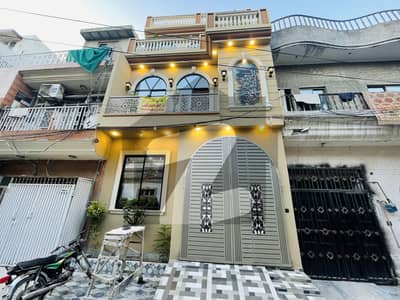 سبزہ زار سکیم لاہور میں 4 کمروں کا 3 مرلہ مکان 2.12 کروڑ میں برائے فروخت۔