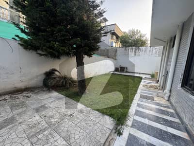 6 BEDROOM DOUBLE KITCHEN BEAUTIFUL HOUSE BRAND NEW WASHROOMS 6 BEDROOM DOUBLE KITCHEN BEAUTIFUL HOUSE BRAND NEW WASHROOMS