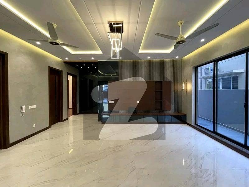 لیک سٹی میڈوز لاہور میں 5 کمروں کا 1 کنال مکان 2.4 لاکھ میں کرایہ پر دستیاب ہے۔