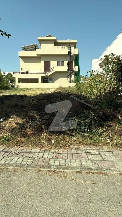 ڈی ایچ اے فیز 2 - سیکٹر جی ڈی ایچ اے ڈیفینس فیز 2,ڈی ایچ اے ڈیفینس,اسلام آباد میں 1 کنال رہائشی پلاٹ 5.4 کروڑ میں برائے فروخت۔