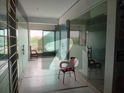 ڈی ۔ 12 اسلام آباد میں 2 مرلہ Studio دفتر 1.5 کروڑ میں برائے فروخت۔