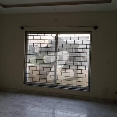 ممتاز سٹی - چناب بلاک ممتاز سٹی,اسلام آباد میں 4 کمروں کا 1 کنال بالائی پورشن 90.0 ہزار میں کرایہ پر دستیاب ہے۔