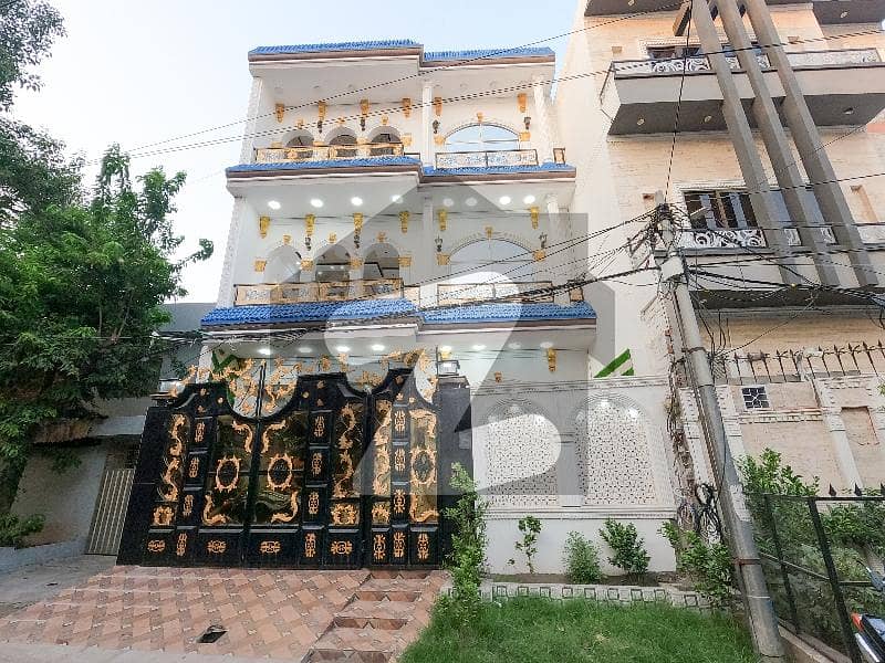 سمن آباد لاہور میں 6 کمروں کا 11 مرلہ مکان 7.5 کروڑ میں برائے فروخت۔ سمن آباد لاہور میں 6 کمروں کا 11 مرلہ مکان 7.5 کروڑ میں برائے فروخت۔