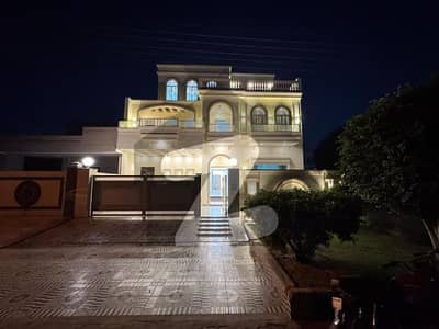 Luxurious 15 Marla House on 60ft Road for Sale