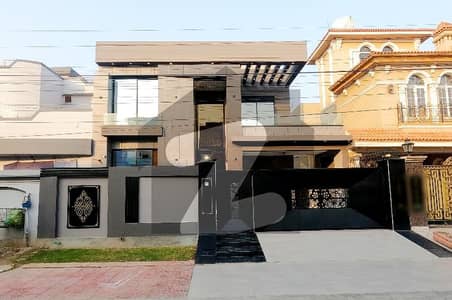 سینٹرل پارک ہاؤسنگ سکیم لاہور میں 5 کمروں کا 10 مرلہ مکان 3.55 کروڑ میں برائے فروخت۔