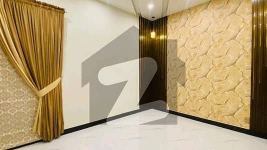 بحریہ ٹاؤن سیکٹر ای بحریہ ٹاؤن,لاہور میں 5 کمروں کا 1 کنال مکان 7.5 کروڑ میں برائے فروخت۔