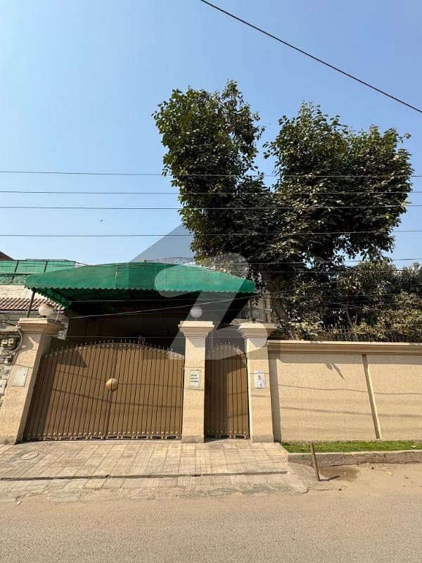 نیو شالیمار کالونی ملتان میں 6 کمروں کا 17 مرلہ مکان 3.65 کروڑ میں برائے فروخت۔