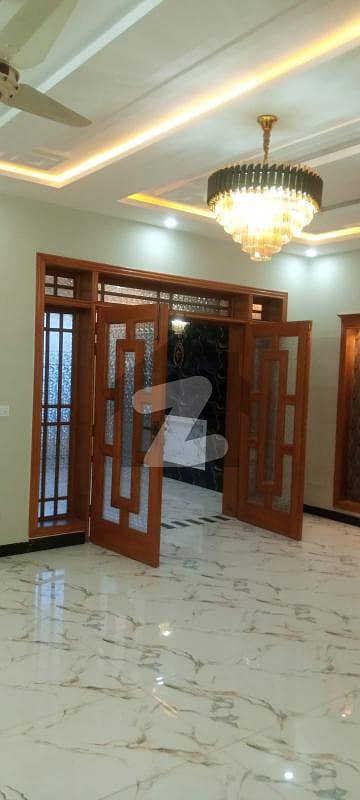 جی ۔ 13 اسلام آباد میں 5 کمروں کا 10 مرلہ مکان 7.75 کروڑ میں برائے فروخت۔