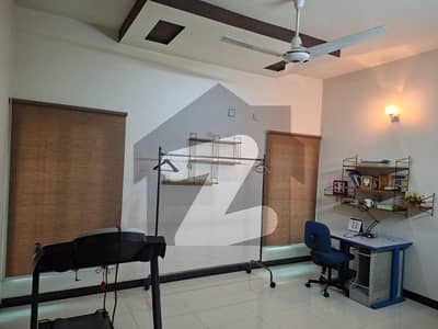 10 MARLA 1st FLOOR 3 BED ATTACH BATH LOUNCH KITCHE N