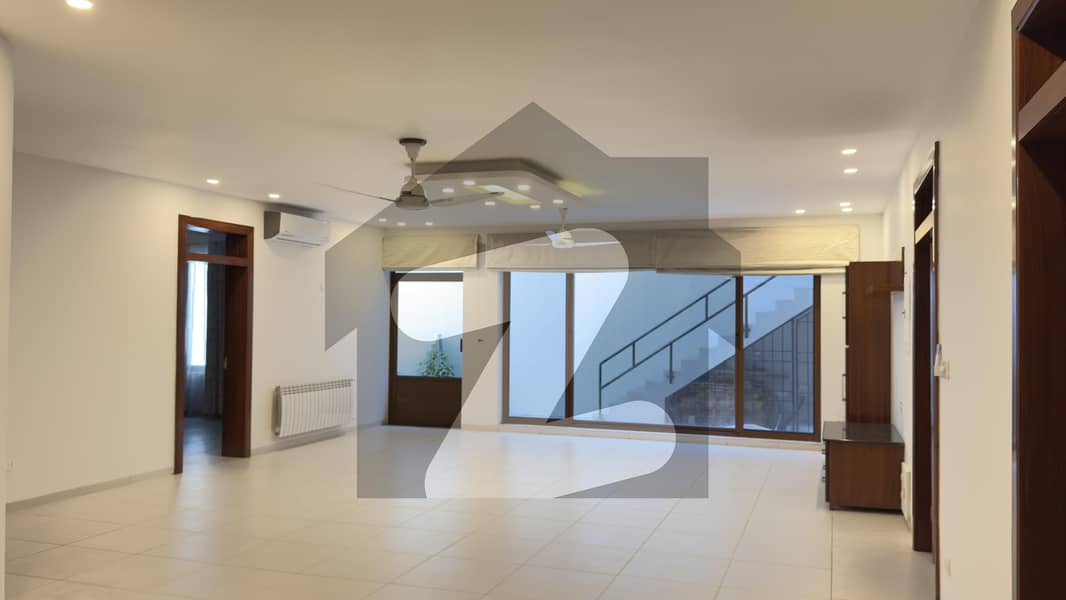 Beautiful 7 Bedrooms Triple Storey House Available For Rent. . Beautiful 7 Bedrooms Triple Storey House Available For Rent. .