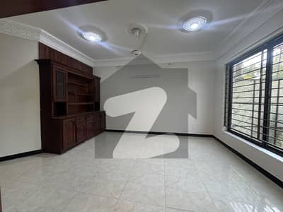 FULLY INDEPENDENT BEAUTIFUL 5 BEDROOM TILED FLOOR GROUND PORTION PLUS OPEN BASEMENT FOR RENT PARKING 4 CARS