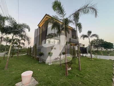 This Is Your Chance To Buy MOLDREN DESIGN CORNER DREAM HOME In Formanites Housing Scheme