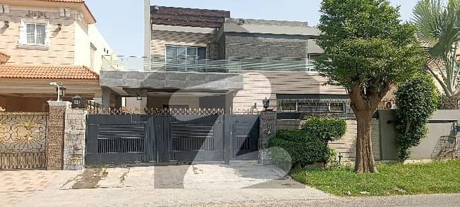 ڈی ایچ اے فیز 4 ڈیفنس (ڈی ایچ اے),لاہور میں 5 کمروں کا 1 کنال مکان 5.0 لاکھ میں کرایہ پر دستیاب ہے۔