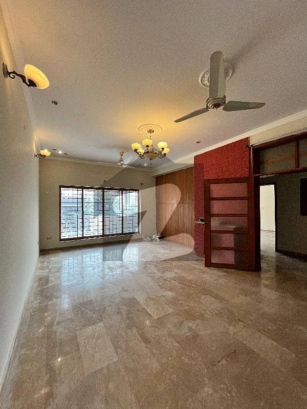 Upper Portion Available For Rent With Separate Gate Upper Portion Available For Rent With Separate Gate