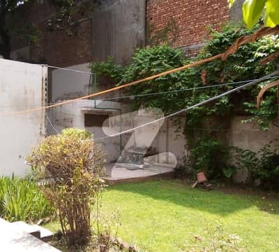 36 Marla House At Excellent Location In Gulberg III