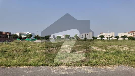 ONE KANAL PLOT NEAR PARK EASY APPROACH