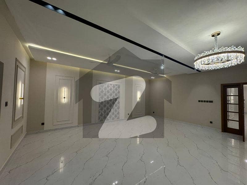 7 Bedrooms House Available For Sale In G-6 7 Bedrooms House Available For Sale In G-6