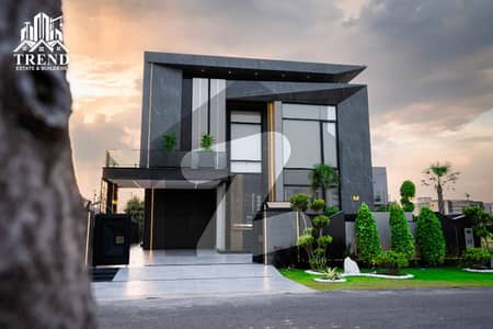 1 KANAL DESIGNER BUNGALOW FOR SALE HOT LOCATION IN PHASE 7
