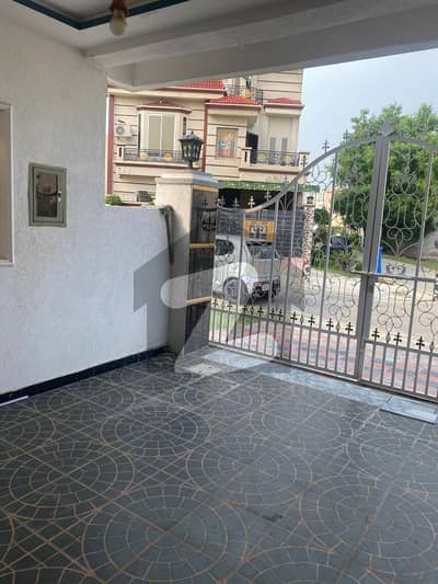 سٹی ہاؤسنگ سکیم جہلم میں 4 کمروں کا 7 مرلہ مکان 2.25 کروڑ میں برائے فروخت۔