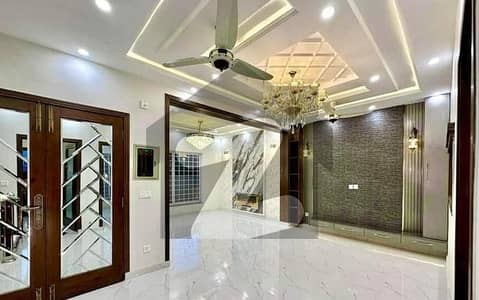 بحریہ ٹاؤن ۔ سیکٹر ایف بحریہ ٹاؤن,لاہور میں 5 کمروں کا 10 مرلہ مکان 2.85 کروڑ میں برائے فروخت۔