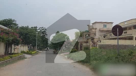 ایف ۔ 11 اسلام آباد میں 2 کنال رہائشی پلاٹ 23.0 کروڑ میں برائے فروخت۔
