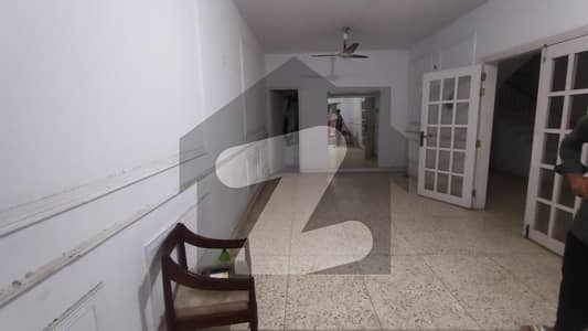400 SQ Yards Semi Commercial Corner Bungalow For Sale At Clifton Block 4