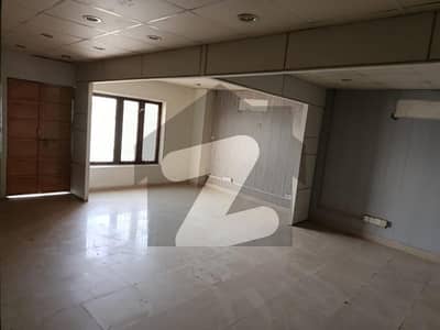 جوہر ٹاؤن لاہور میں 1 کنال عمارت 8.0 لاکھ میں کرایہ پر دستیاب ہے۔ جوہر ٹاؤن لاہور میں 1 کنال عمارت 8.0 لاکھ میں کرایہ پر دستیاب ہے۔