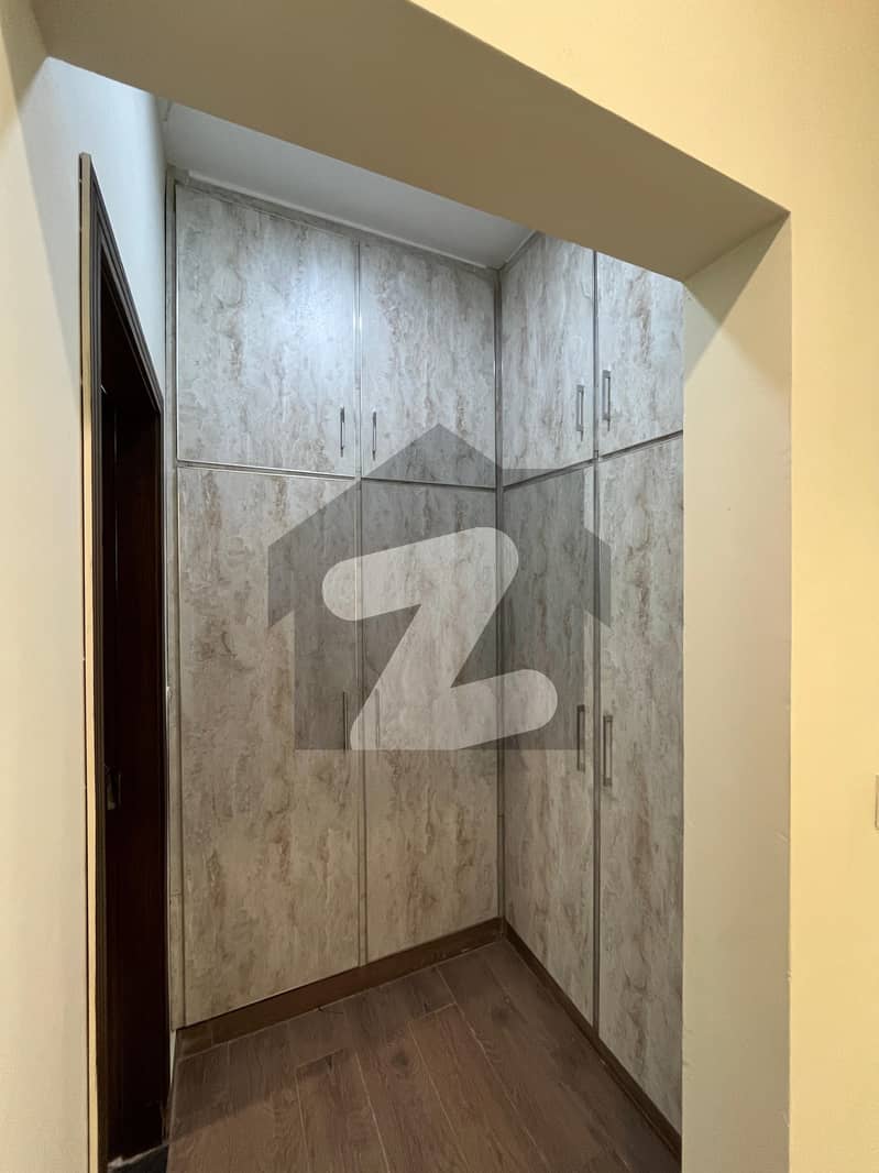 25 MARLA 5 BEDROOM HOUSE IS AVAILABLE FOR RENT