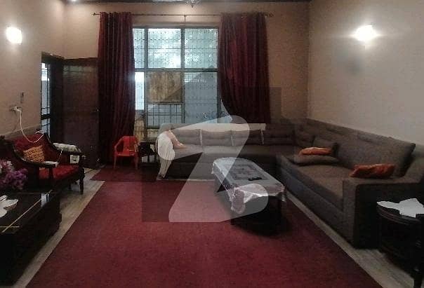 3 Kanal House For Grabs In Model Town 3 Kanal House For Grabs In Model Town