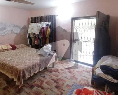 3 Kanal House For Grabs In Model Town