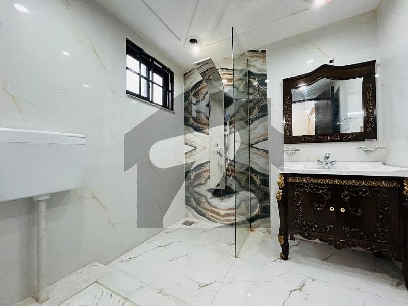 Prime Location Central Park - Block C House Sized 10 Marla Is Available Prime Location Central Park - Block C House Sized 10 Marla Is Available