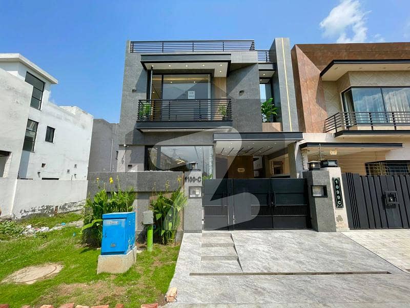 Luxurious 5 Marla House | Peaceful Neighborhood Luxurious 5 Marla House | Peaceful Neighborhood