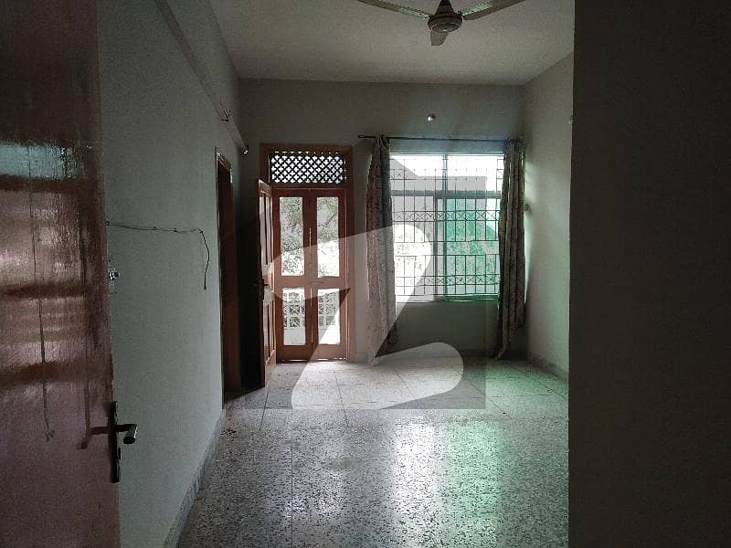 Beautiful Upper Portion With Iron Stairs Beautiful Upper Portion With Iron Stairs