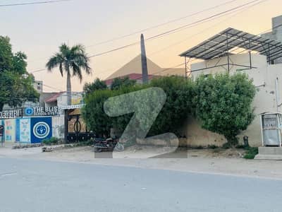 سیٹیلائیٹ ٹاؤن سرگودھا میں 6 کمروں کا 1 کنال مکان 15.0 کروڑ میں برائے فروخت۔