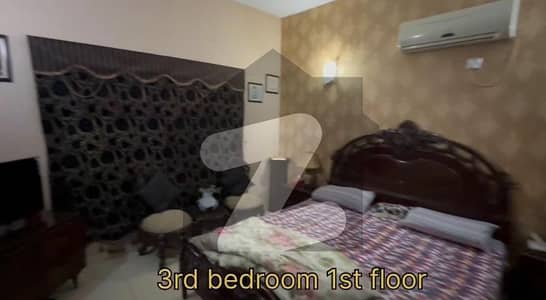 گلستانِِ جوہر ۔ بلاک 4 گلستانِ جوہر,کراچی میں 5 کمروں کا 10 مرلہ مکان 4.9 کروڑ میں برائے فروخت۔