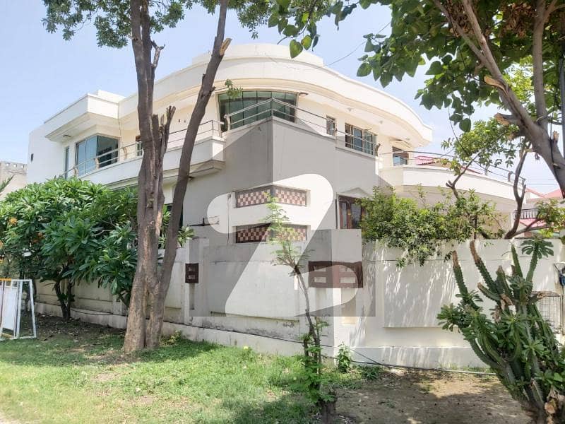 DEFENCE BEAUTIFUL 10 MARLA CORNER HOUSE NEAREST TO PARK FOR SALE IN DHA LAHORE DEFENCE BEAUTIFUL 10 MARLA CORNER HOUSE NEAREST TO PARK FOR SALE IN DHA LAHORE