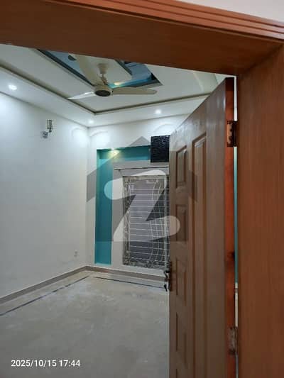 نیسپاک سکیم فیز 3 ڈیفینس روڈ,لاہور میں 5 کمروں کا 10 مرلہ مکان 1.45 لاکھ میں کرایہ پر دستیاب ہے۔