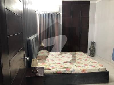 Idol furnished apartment male/ female