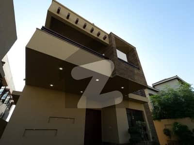 ڈی ایچ اے فیز 8 ڈی ایچ اے ڈیفینس,کراچی میں 8 کمروں کا 1 کنال مکان 18.0 کروڑ میں برائے فروخت۔