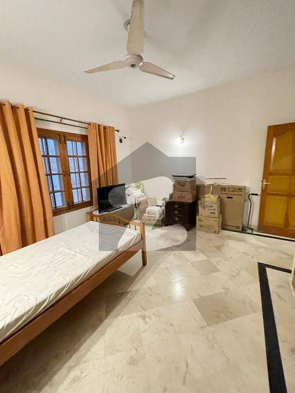 BANGLOW AVILABLE FOR rent BANGLOW AVILABLE FOR rent