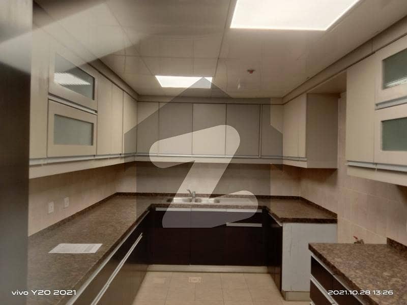 Luxury 3-Bed Apartment for Sale in Emaar Pearl Towers | Proper Sea Facing | Chance Deal Luxury 3-Bed Apartment for Sale in Emaar Pearl Towers | Proper Sea Facing | Chance Deal