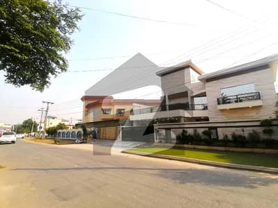 ویلینشیاء ۔ بلاک کے ویلینشیاء ہاؤسنگ سوسائٹی,لاہور میں 6 کمروں کا 1 کنال مکان 8.0 کروڑ میں برائے فروخت۔