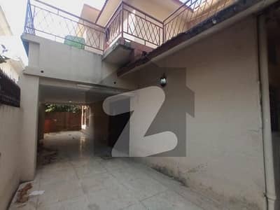 ایف ۔ 10 اسلام آباد میں 5 کمروں کا 1 کنال مکان 3.95 لاکھ میں کرایہ پر دستیاب ہے۔