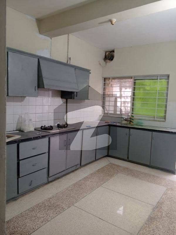 G9 upper portion available for rent G9 upper portion available for rent
