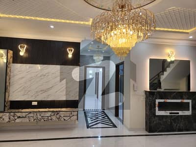 جوہر ٹاؤن فیز 2 جوہر ٹاؤن,لاہور میں 5 کمروں کا 12 مرلہ مکان 6.78 کروڑ میں برائے فروخت۔