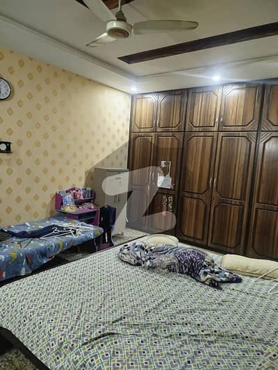 4.5 Marla Beautiful House For Rent In Lawrence Road Prime Location Commission 1 Month Rent No Bargaining Please