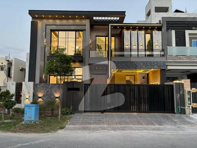 بحریہ ٹاؤن سیکٹر سی بحریہ ٹاؤن,لاہور میں 5 کمروں کا 10 مرلہ مکان 2.99 کروڑ میں برائے فروخت۔